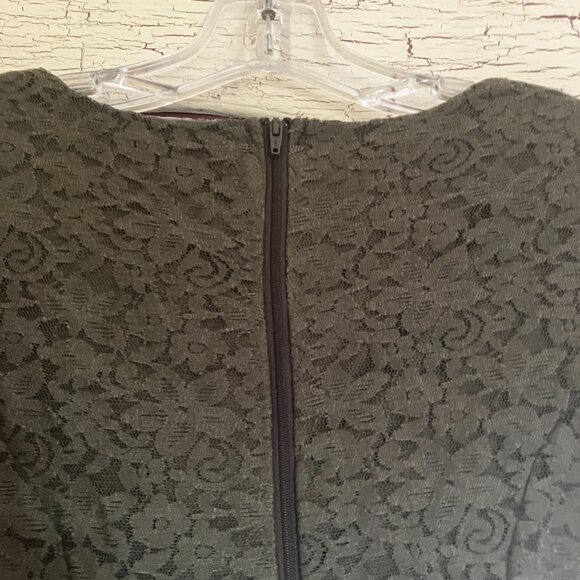 Downeast Dark green lace short sleeved with cute pattern! - Picture 7 of 7
